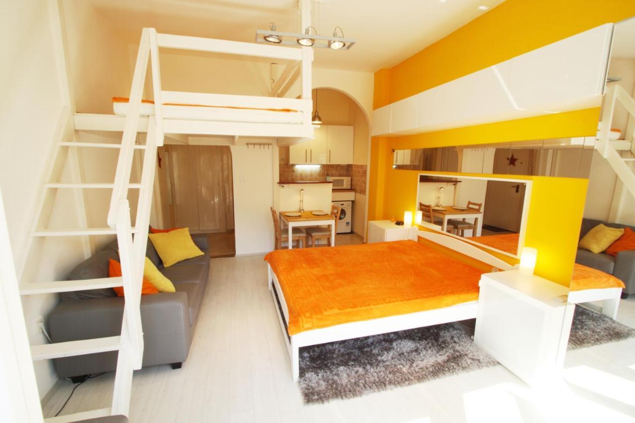 Sunny Studio With Balcony In Party District Budapest Luaran gambar