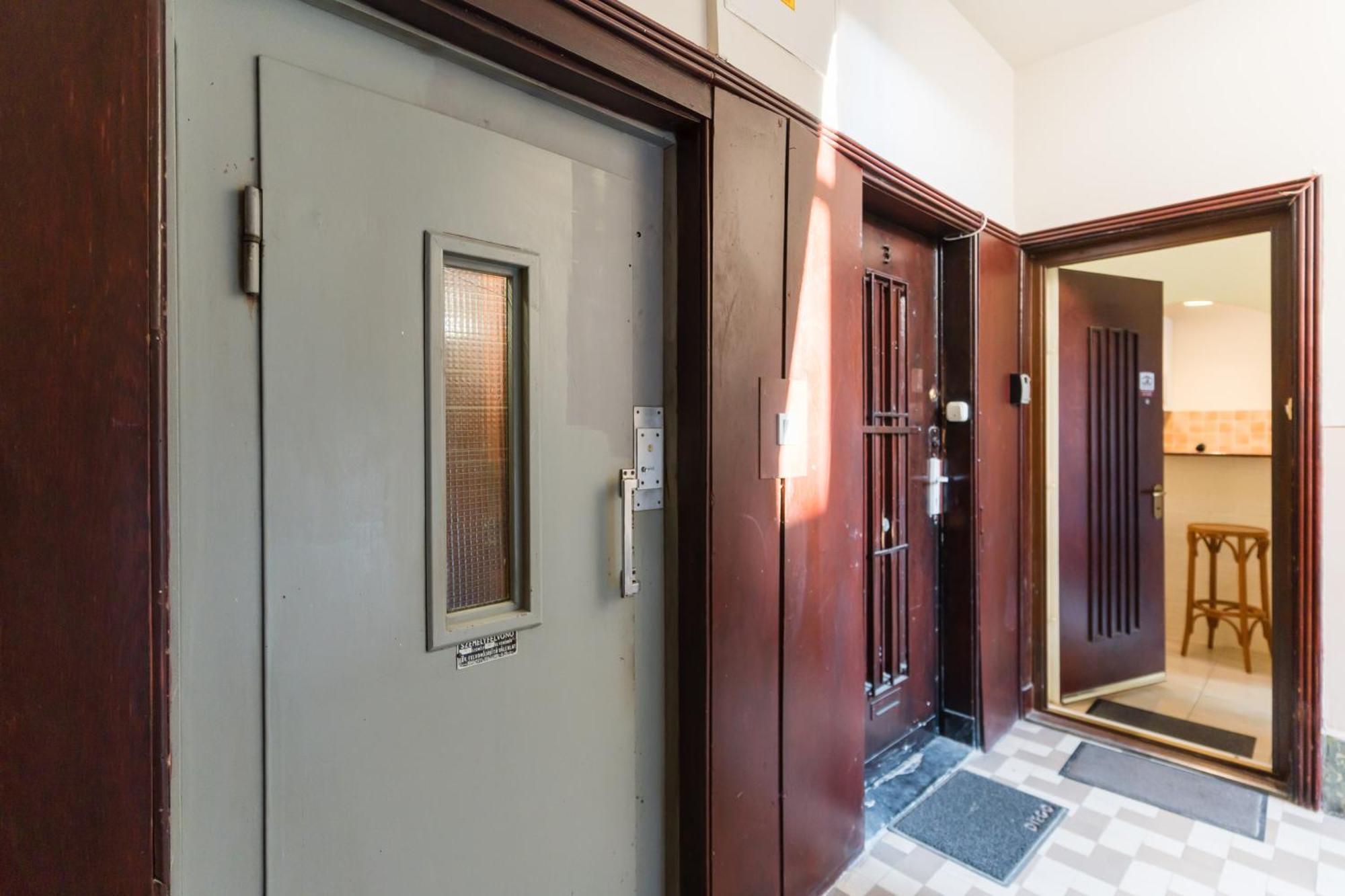 Sunny Studio With Balcony In Party District Budapest Luaran gambar