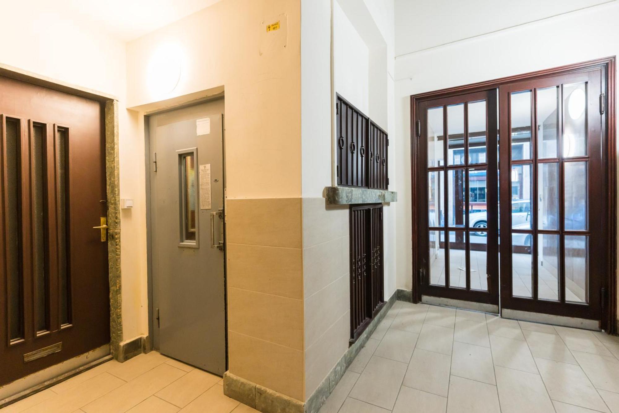 Sunny Studio With Balcony In Party District Budapest Luaran gambar