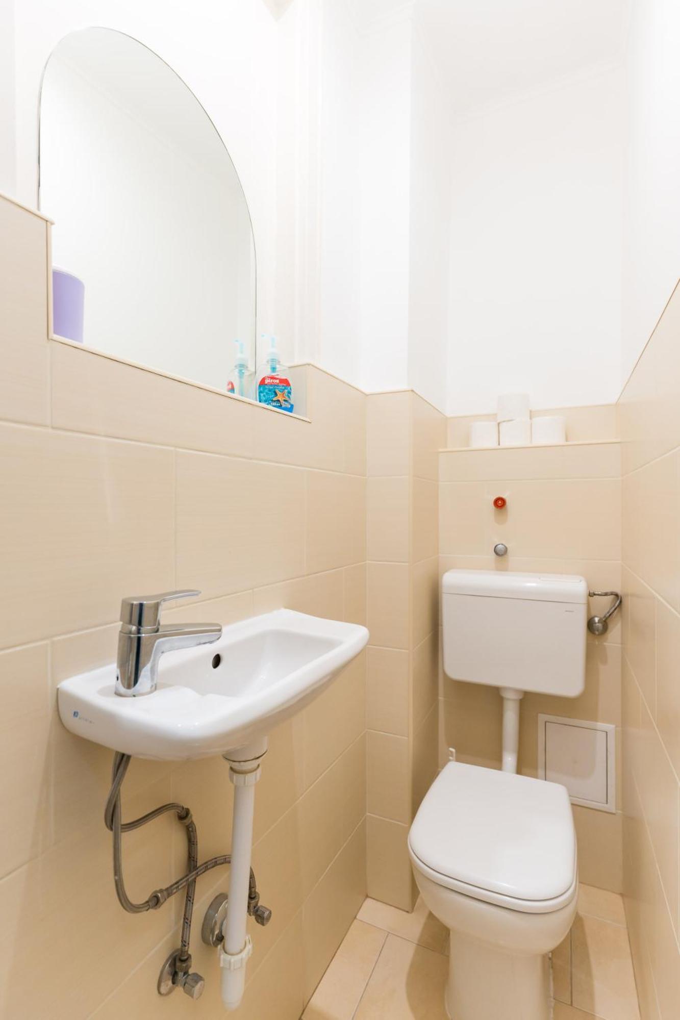 Sunny Studio With Balcony In Party District Budapest Luaran gambar